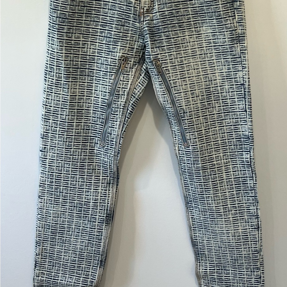 Givenchy
4G-motif straight-leg jeans